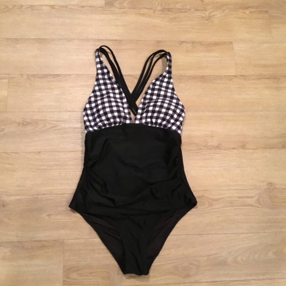 NWT Cupshe Black And White Ruched Back Cross One Piece Bathing Suit Size Small - Picture 4 of 6